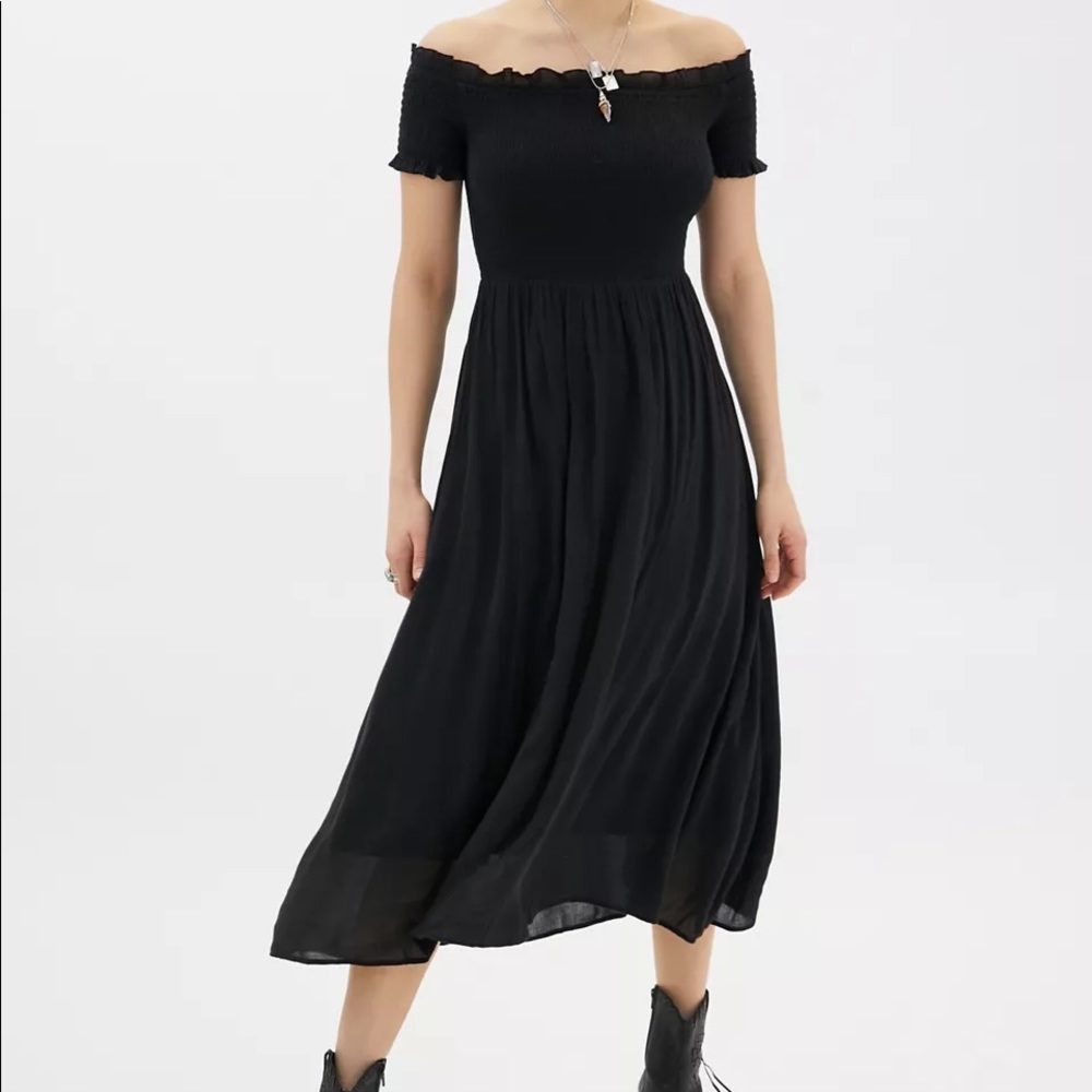 Abercrombie & Fitch Off Shoulder Smocked Midi LP